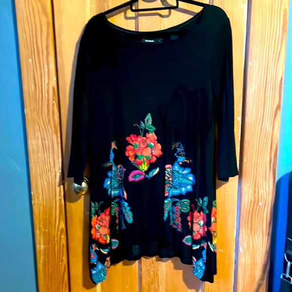 Desigual tunic. Size Large. Black with colourful flowers and embroidery. - Picture 1 of 7
